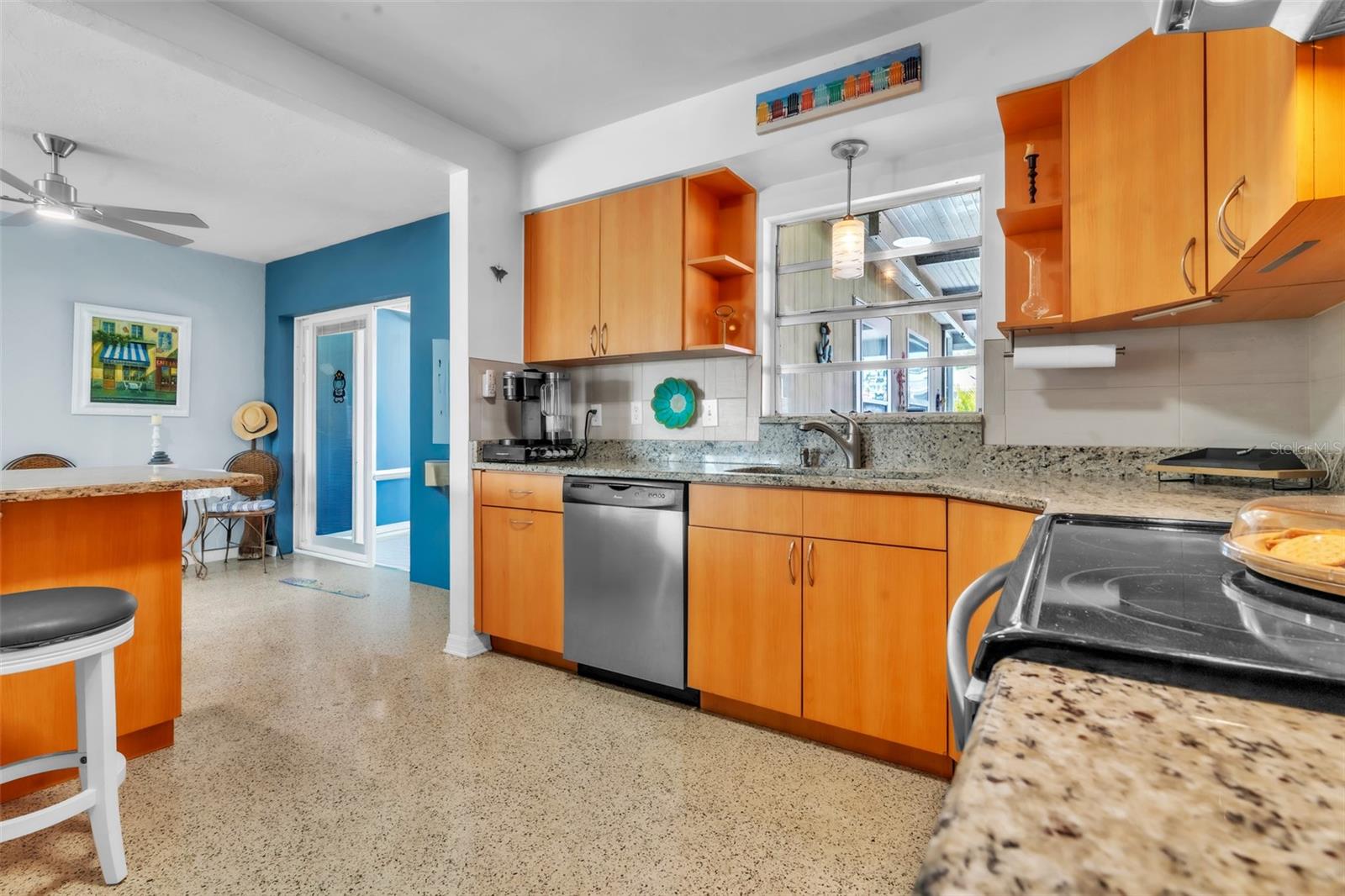 Image 9 of 35 For 4101 Yardley Avenue N