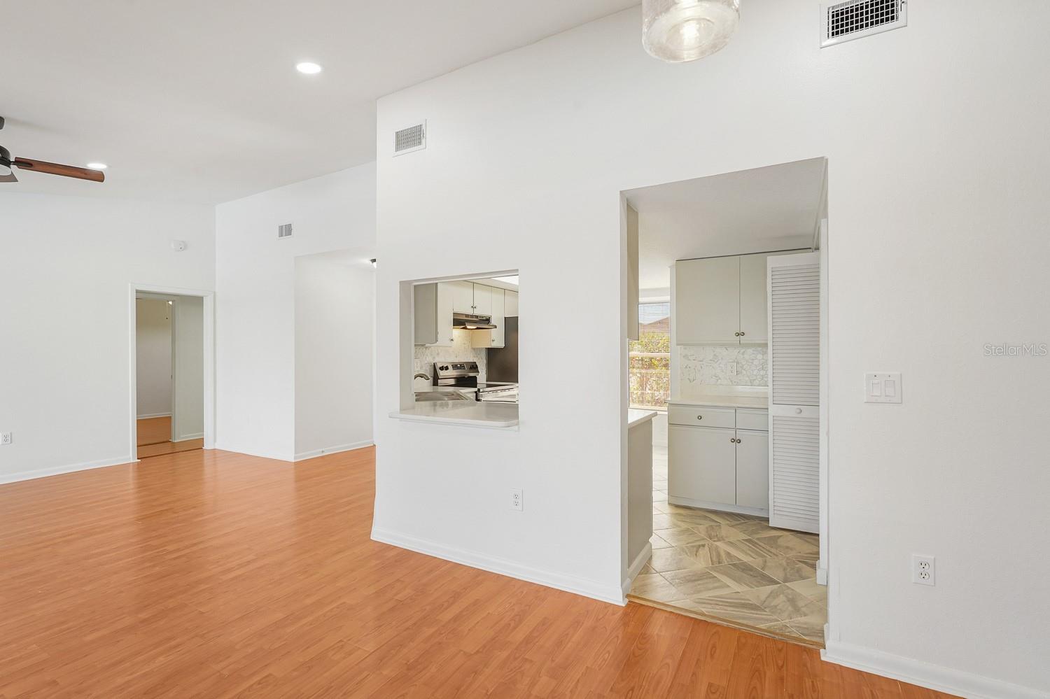 Image 12 of 69 For 3323 Meadow Run Circle