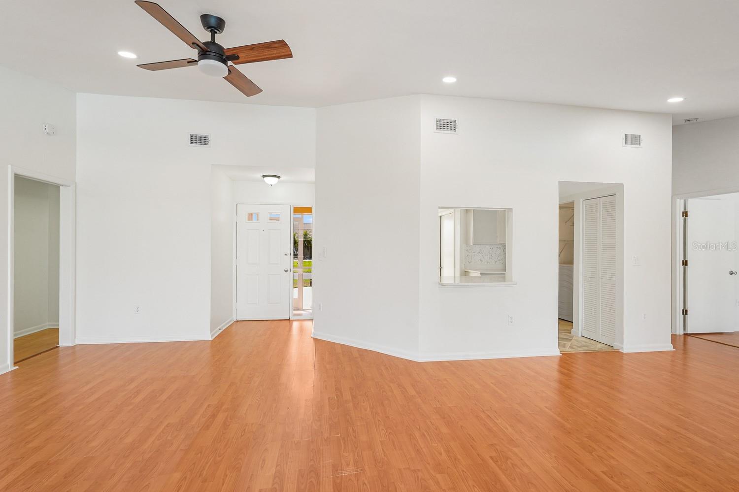 Image 13 of 69 For 3323 Meadow Run Circle