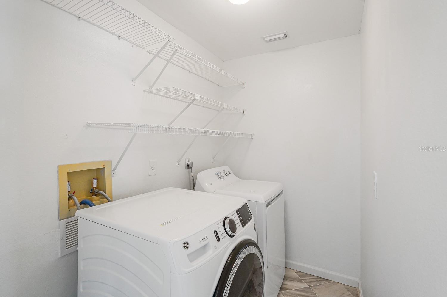 Image 18 of 69 For 3323 Meadow Run Circle