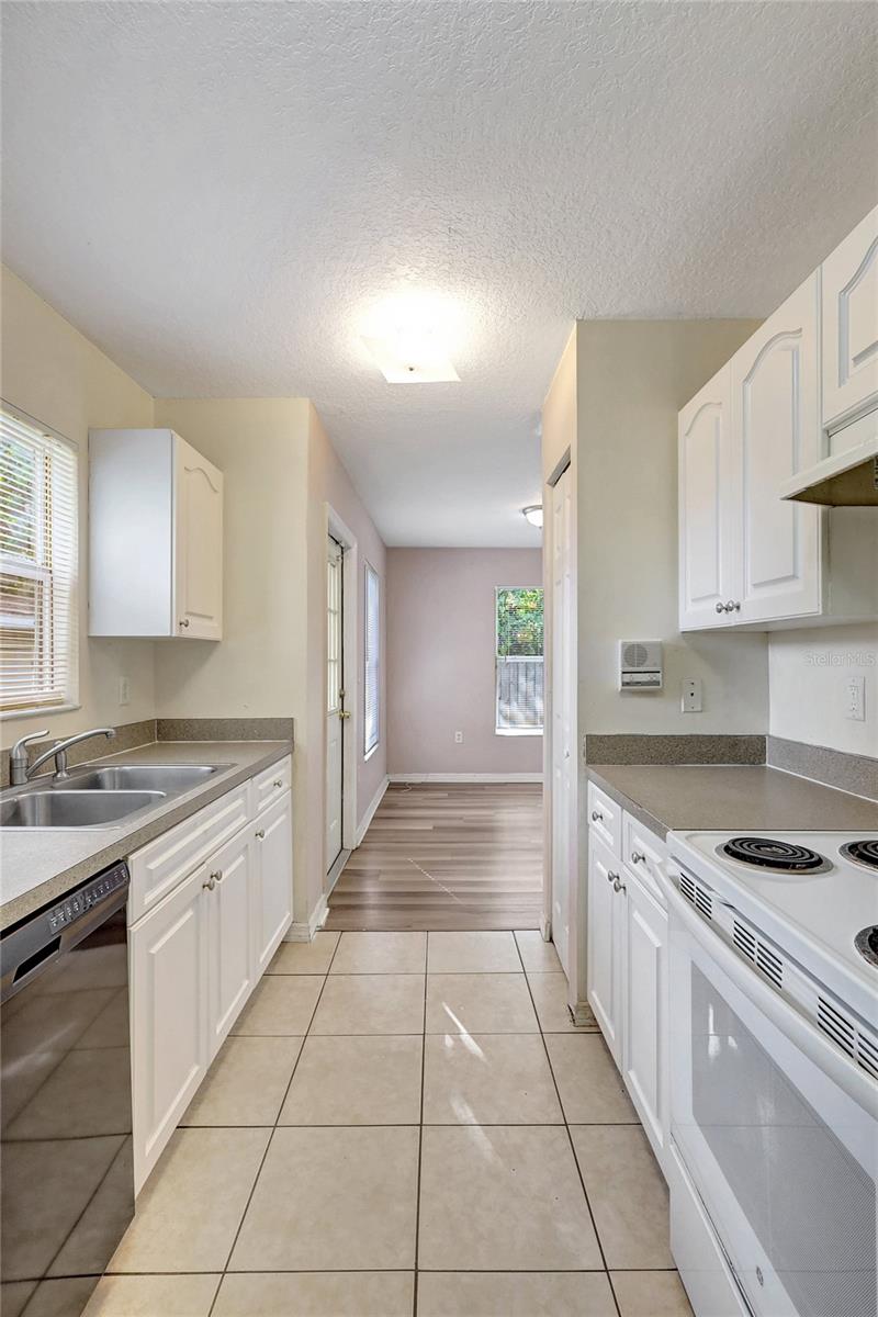 Image 6 of 22 For 720 Newton Avenue S