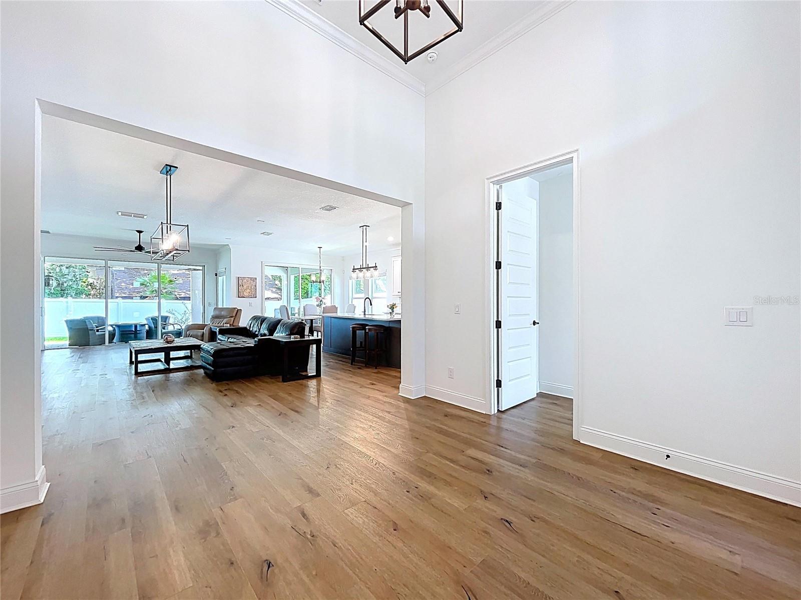 Image 10 of 27 For 929 Clearview Avenue