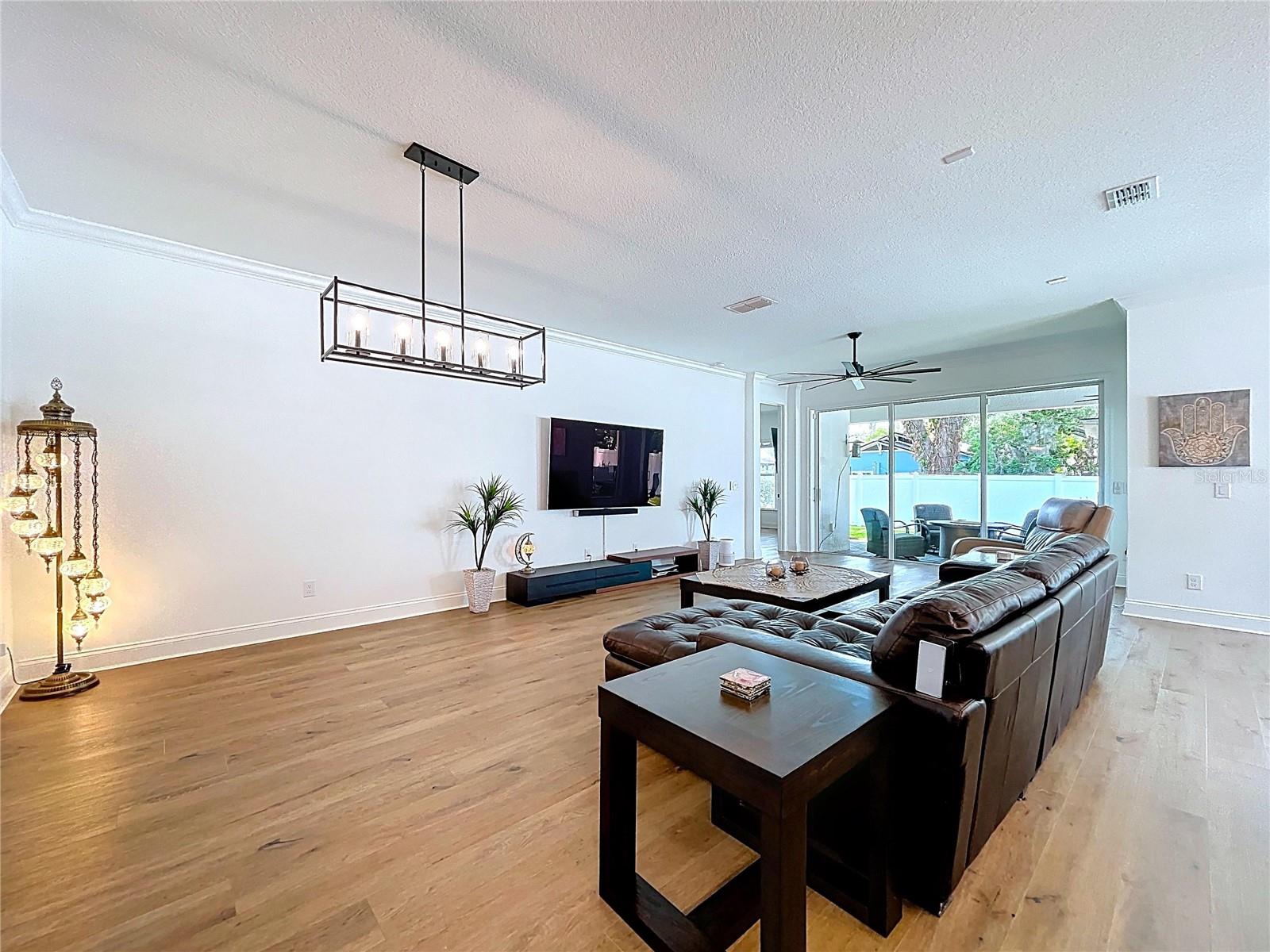 Image 11 of 27 For 929 Clearview Avenue