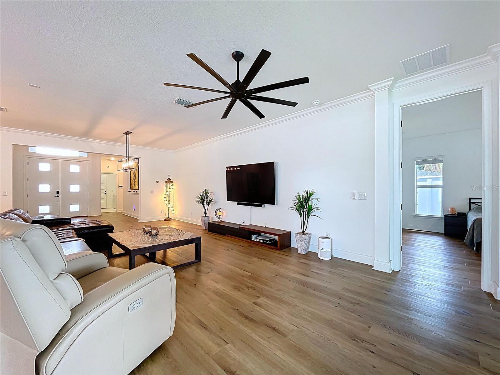 Image 12 of 27 For 929 Clearview Avenue