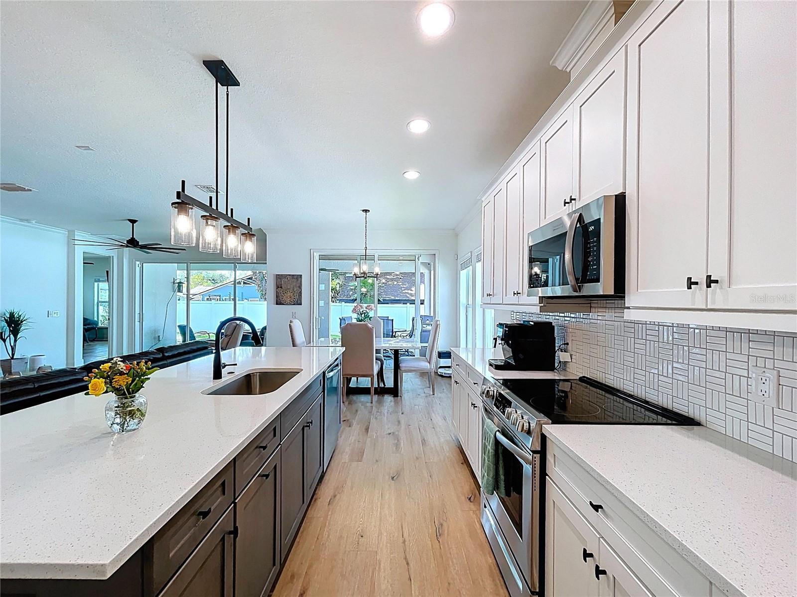 Image 14 of 27 For 929 Clearview Avenue