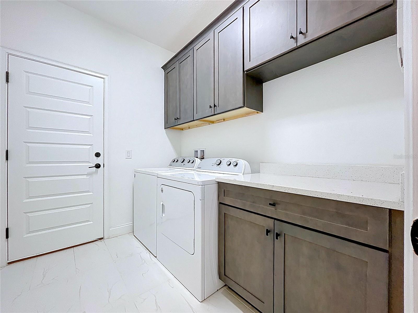 Image 17 of 27 For 929 Clearview Avenue