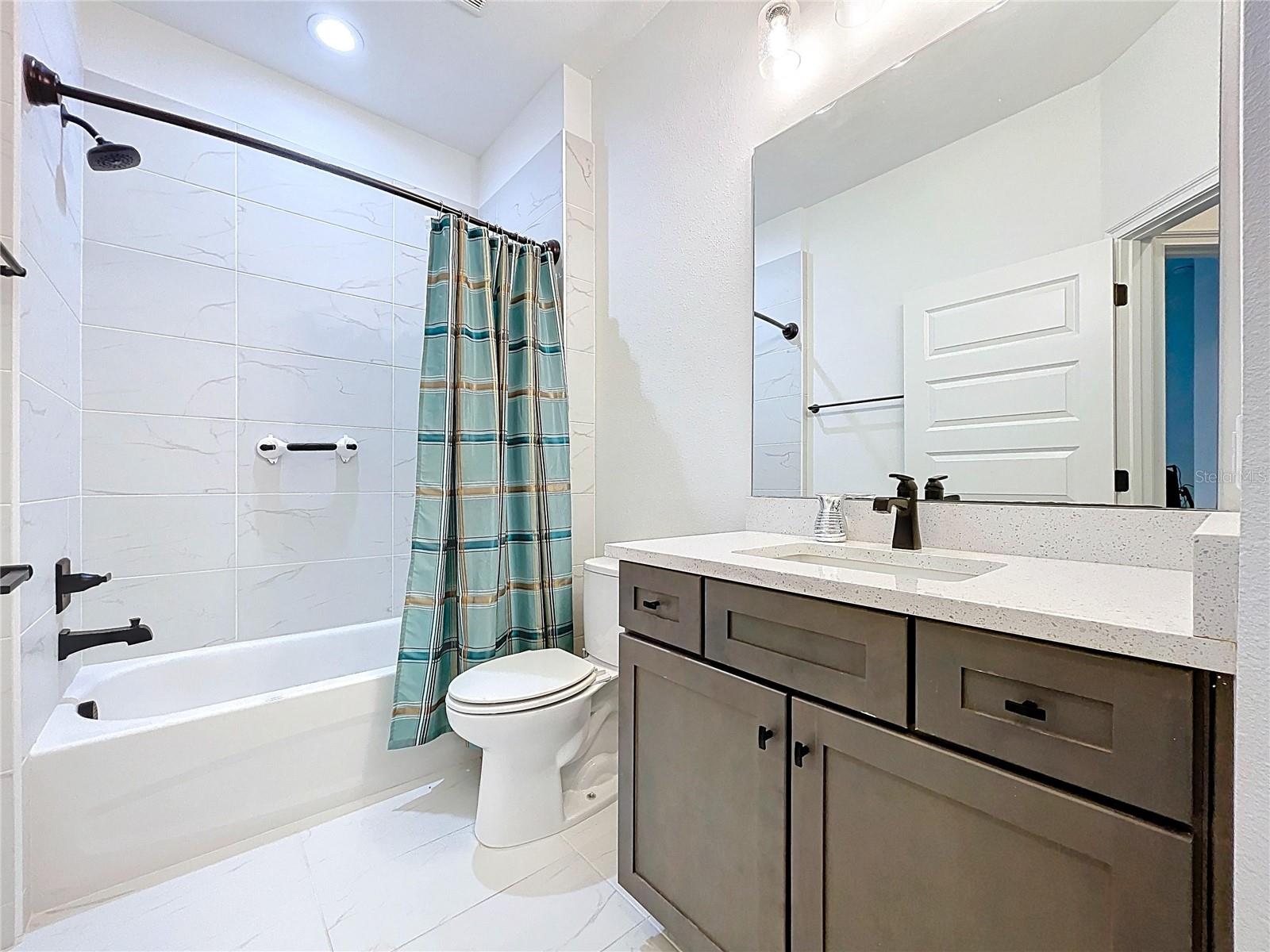 Image 18 of 27 For 929 Clearview Avenue