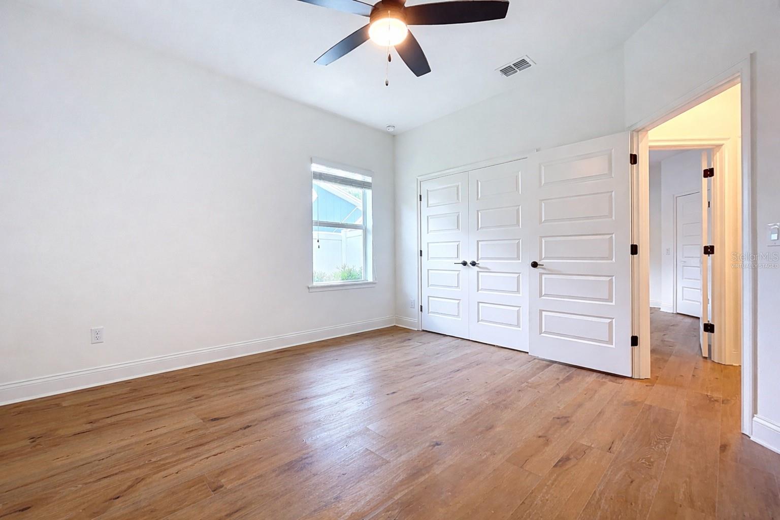 Image 19 of 27 For 929 Clearview Avenue