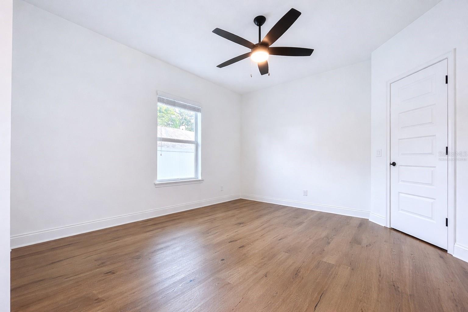 Image 20 of 27 For 929 Clearview Avenue