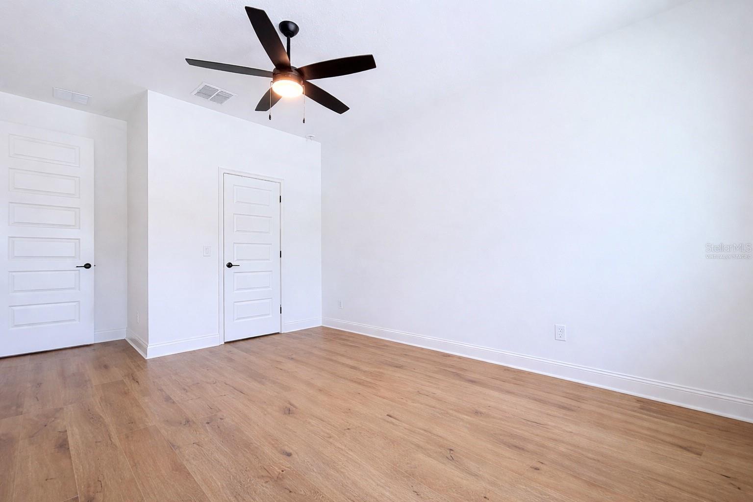 Image 21 of 27 For 929 Clearview Avenue