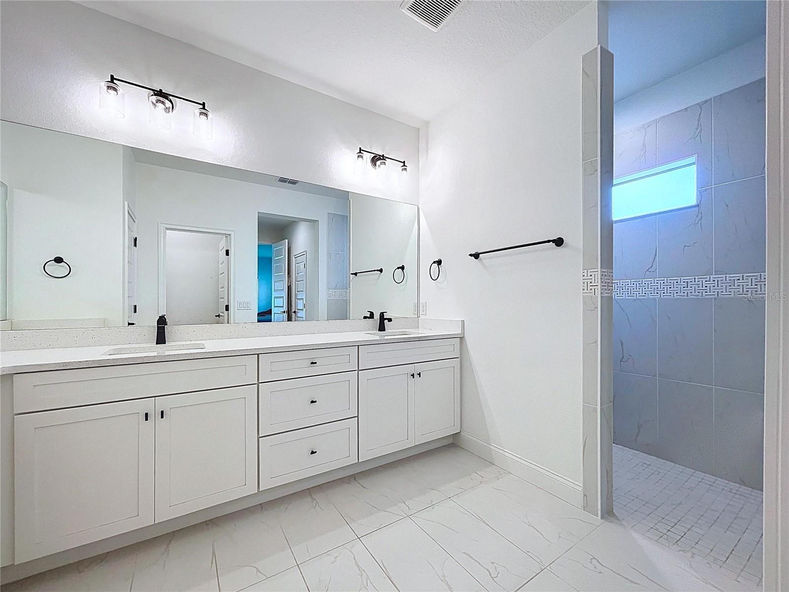 Image 23 of 27 For 929 Clearview Avenue