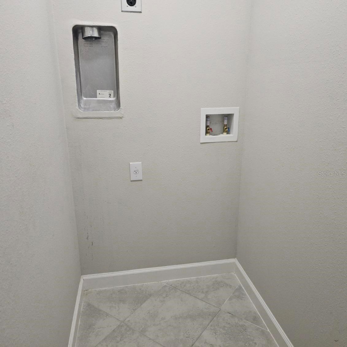 Image 14 of 16 For 10606 Bahama Woodstar Court