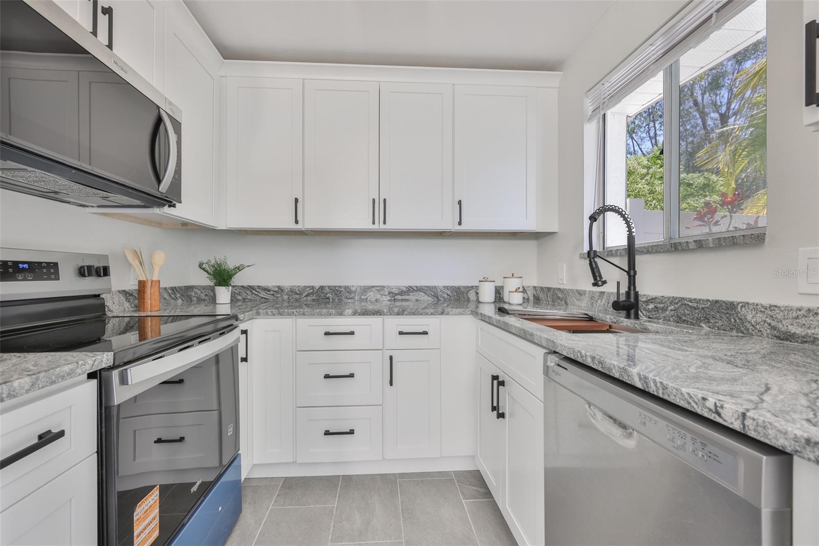 Image 16 of 36 For 6412 Rockpointe Drive