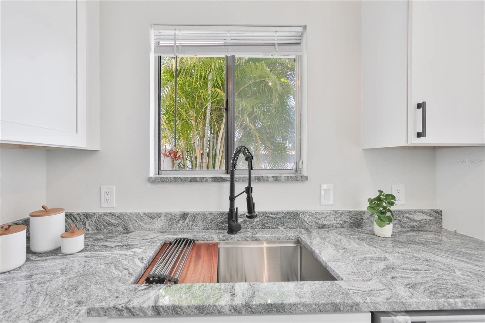 Image 18 of 36 For 6412 Rockpointe Drive