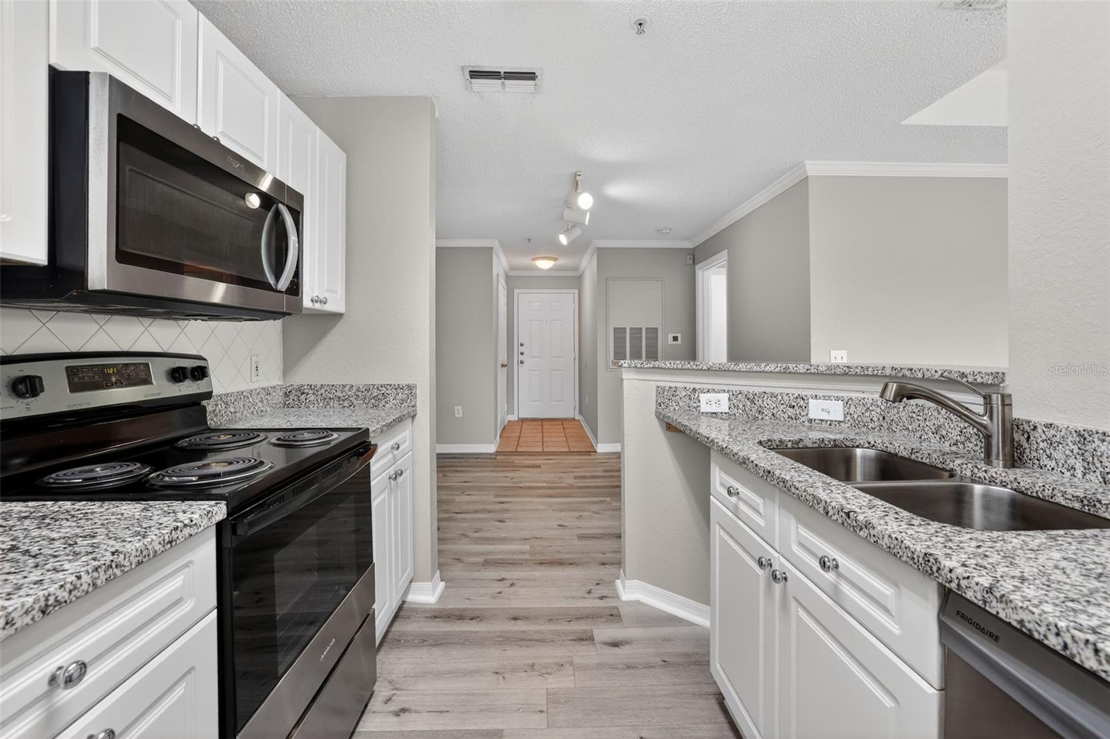 Image 10 of 22 For 18001 Richmond Place Drive 332