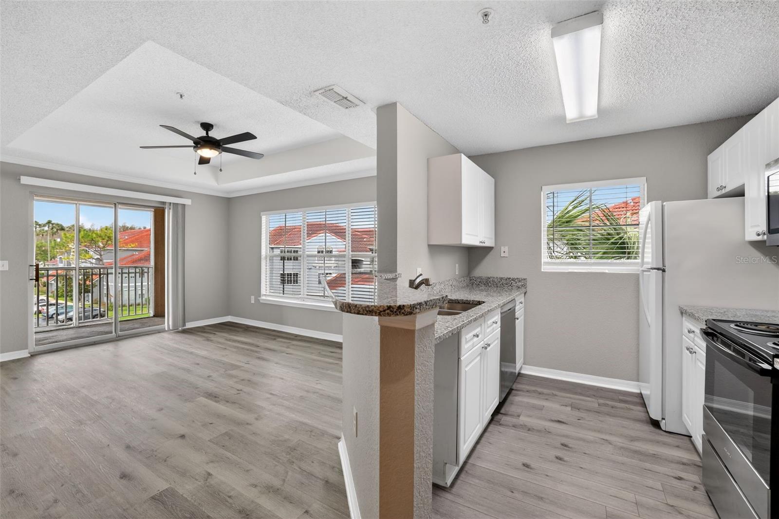 Image 13 of 22 For 18001 Richmond Place Drive 332