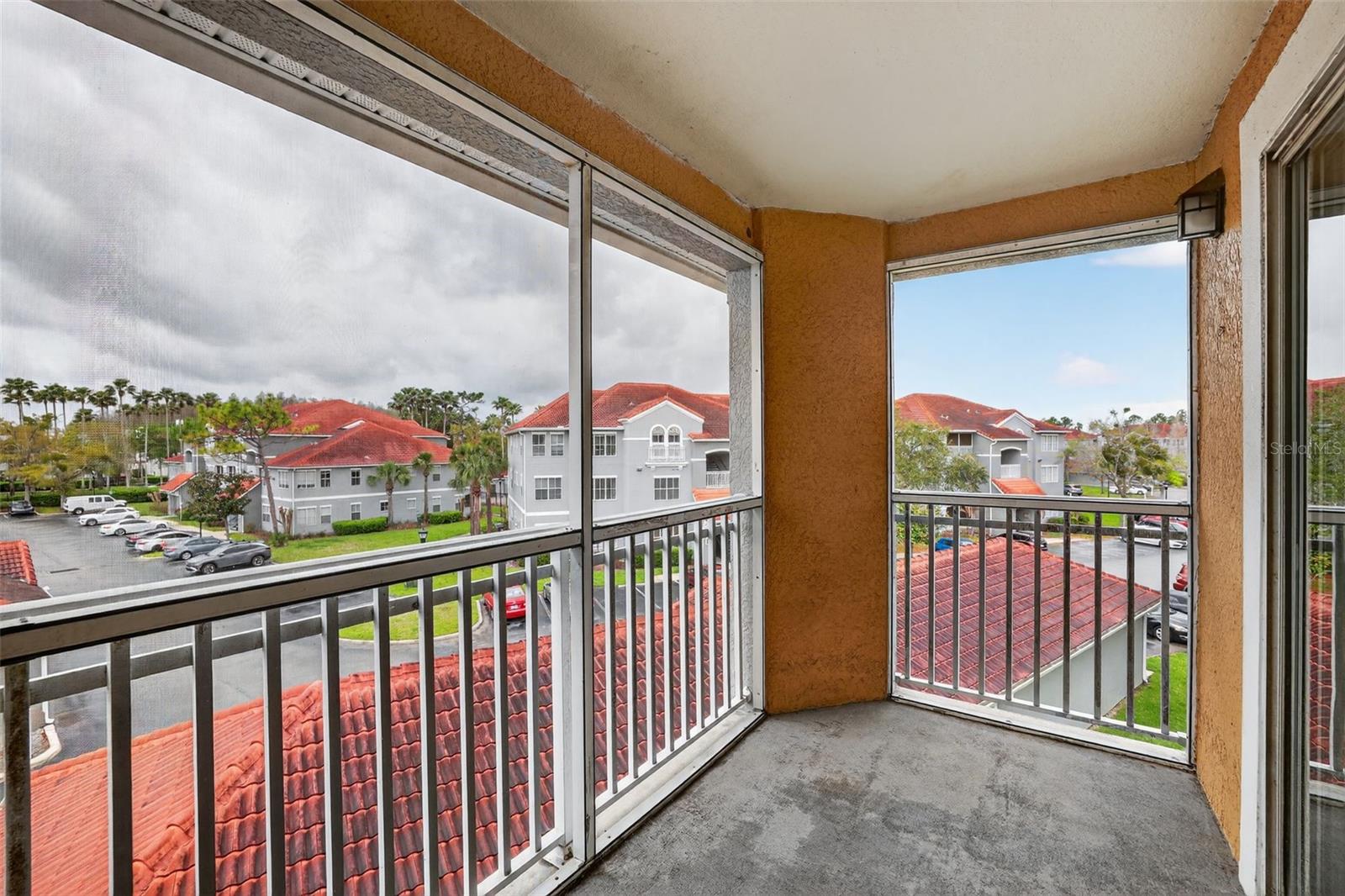 Image 20 of 22 For 18001 Richmond Place Drive 332