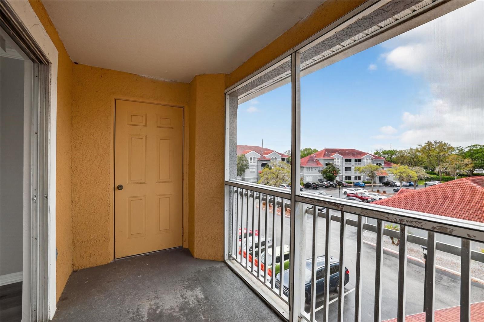 Image 21 of 22 For 18001 Richmond Place Drive 332