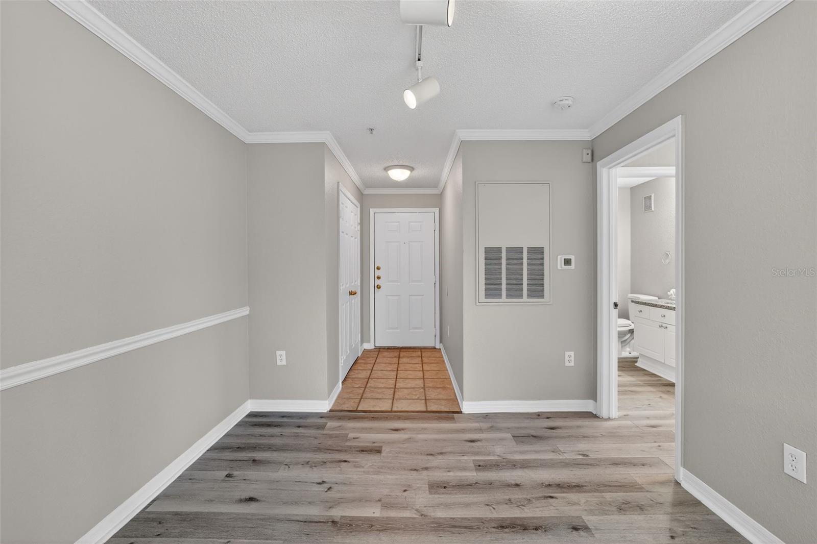 Image 5 of 22 For 18001 Richmond Place Drive 332