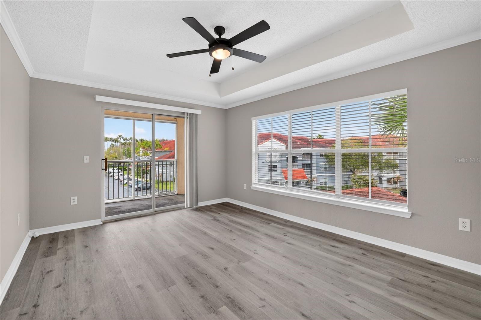 Image 7 of 22 For 18001 Richmond Place Drive 332