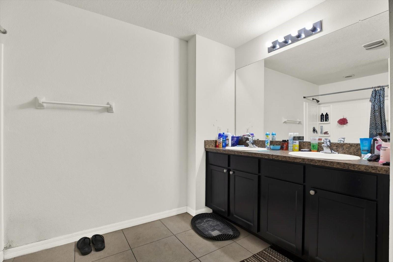 Image 19 of 33 For 10219 Hawk Storm Avenue