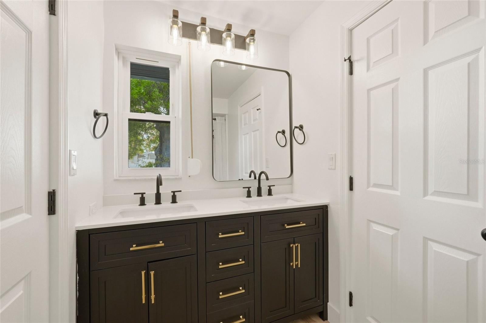 Image 22 of 51 For 13779 Pinecrest Drive