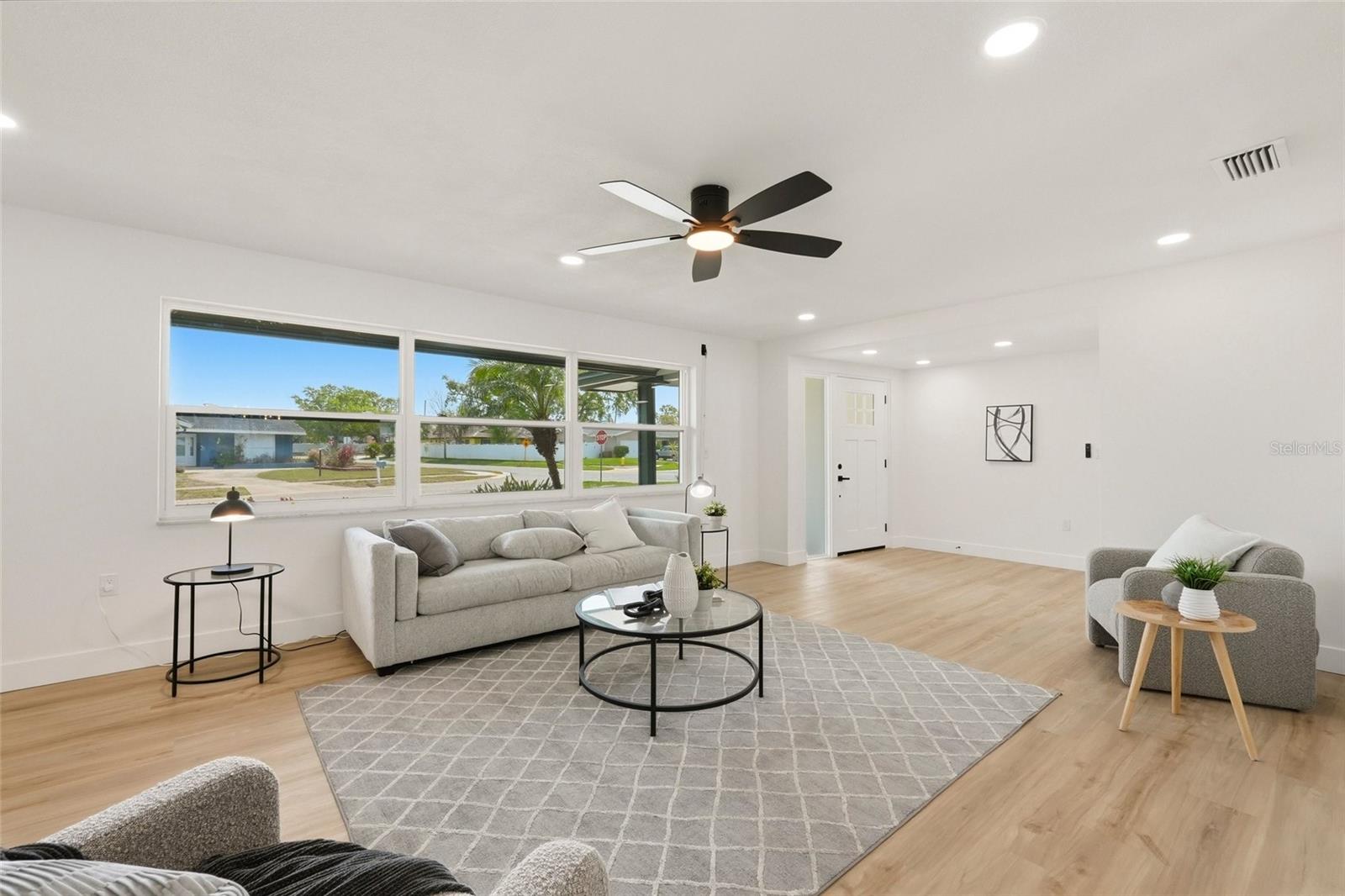 Image 4 of 51 For 13779 Pinecrest Drive