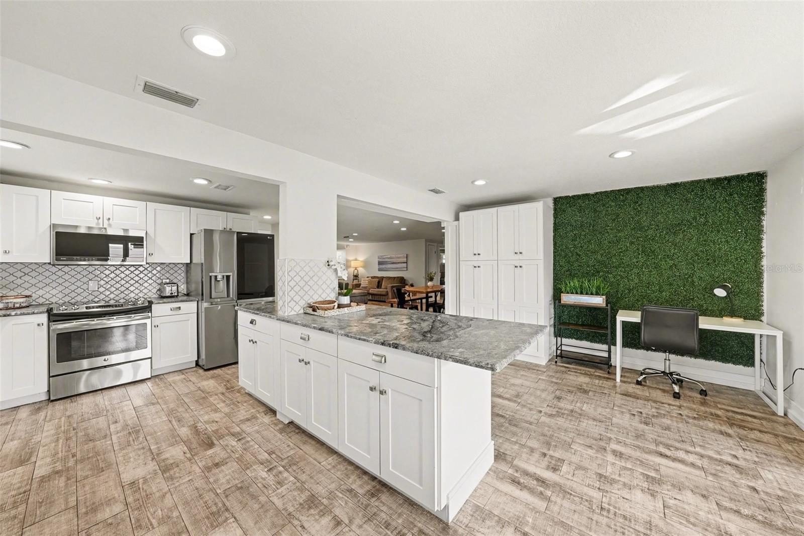 Image 14 of 28 For 8828 Carmen Lane