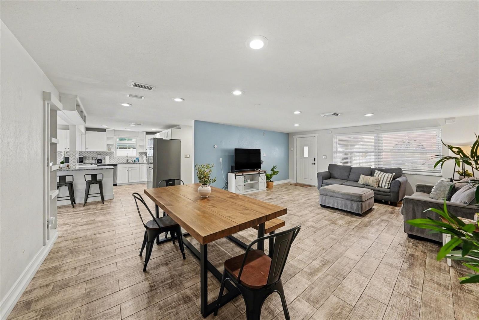 Image 16 of 28 For 8828 Carmen Lane