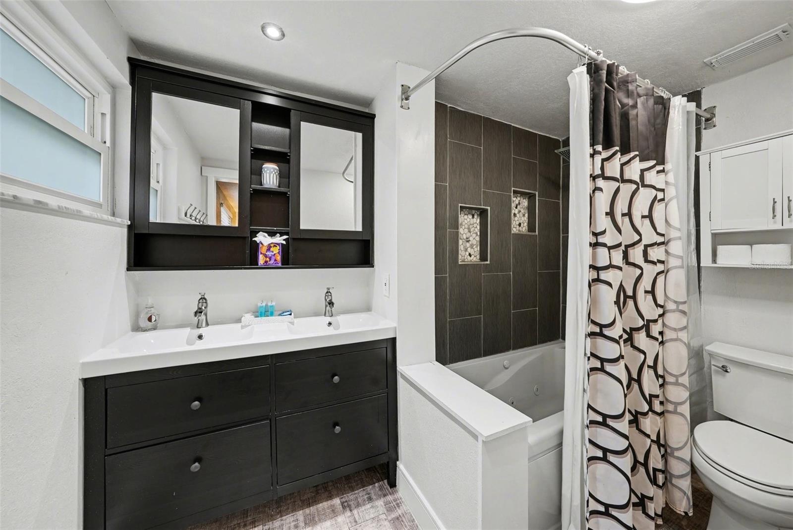 Image 21 of 28 For 8828 Carmen Lane