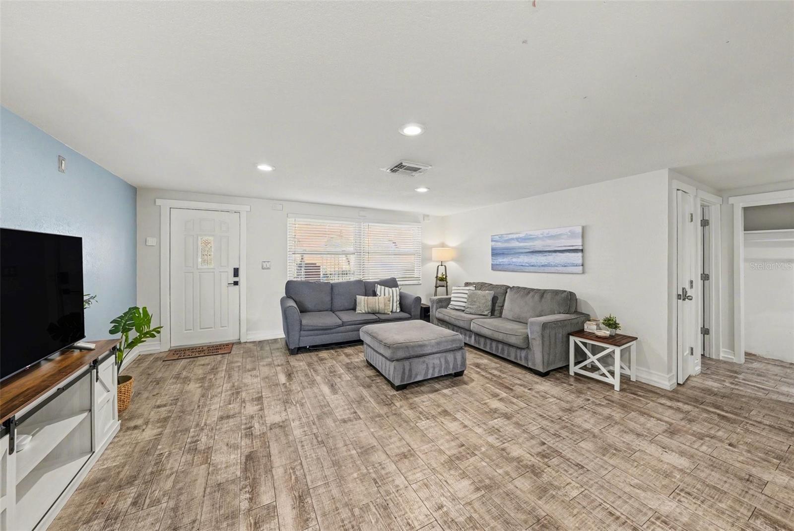 Image 5 of 28 For 8828 Carmen Lane