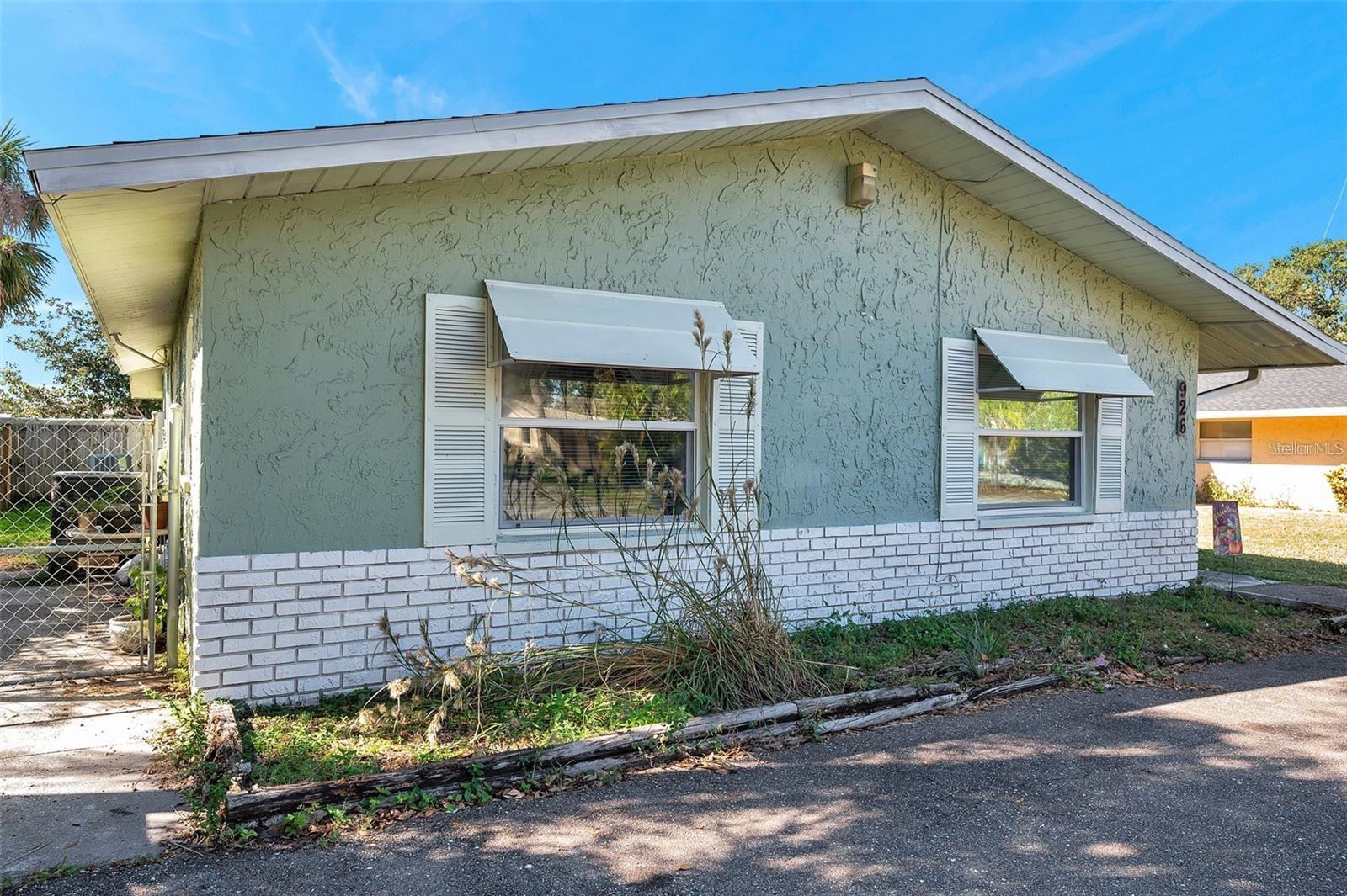 Image 3 of 29 For 926 Lake Palms Drive