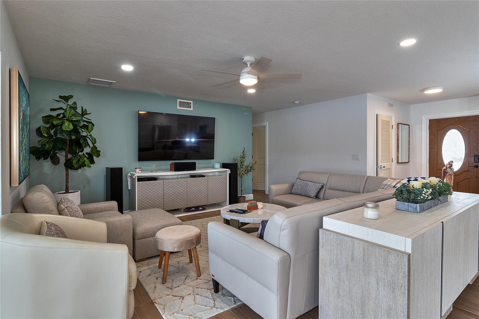 Listing photo id 11 for 4331 Harbor Hills Drive