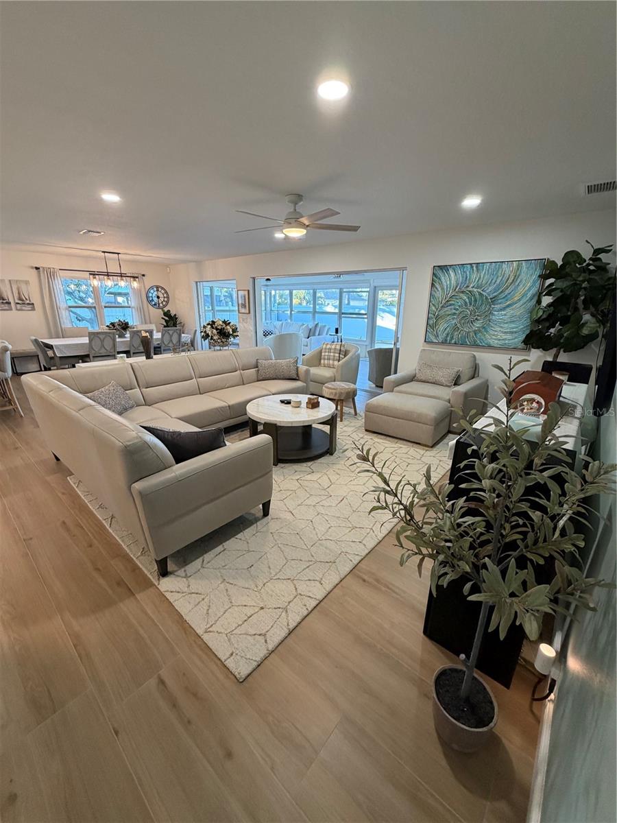 Listing photo id 13 for 4331 Harbor Hills Drive