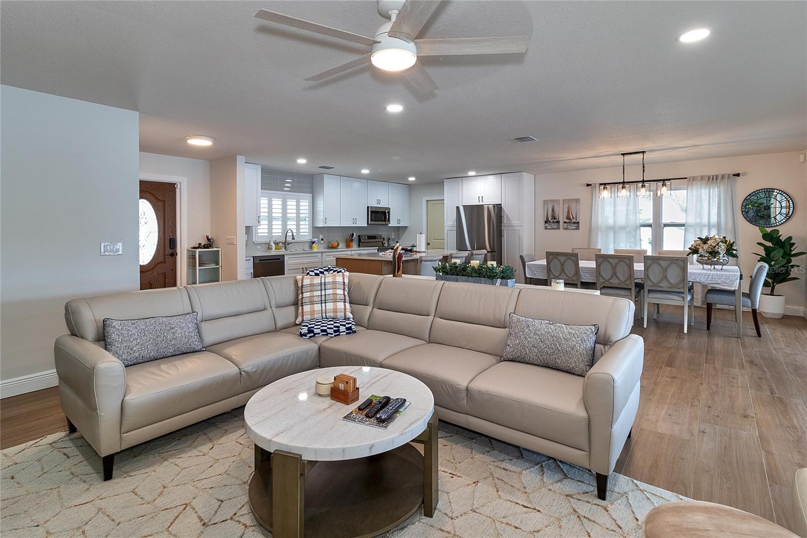 Listing photo id 14 for 4331 Harbor Hills Drive