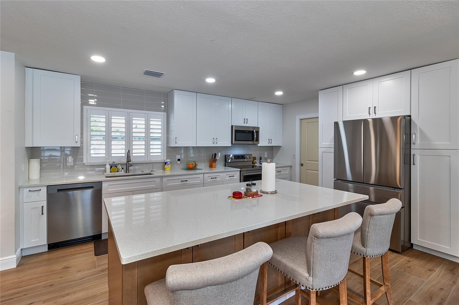 Listing photo id 15 for 4331 Harbor Hills Drive