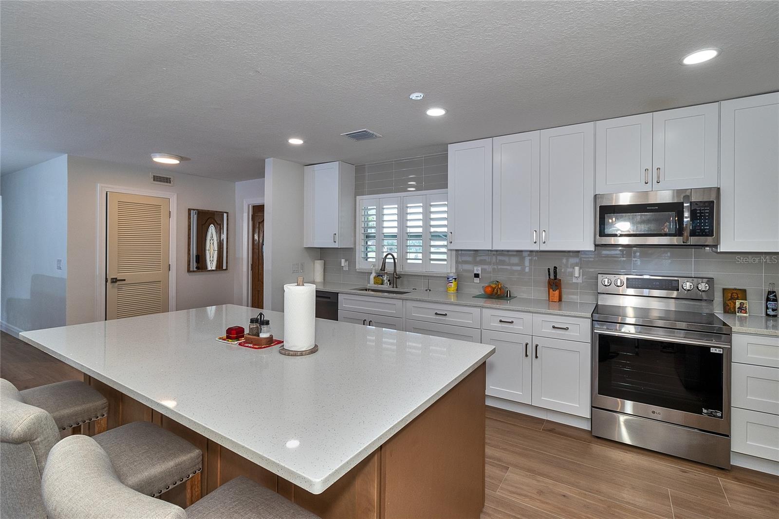 Listing photo id 16 for 4331 Harbor Hills Drive