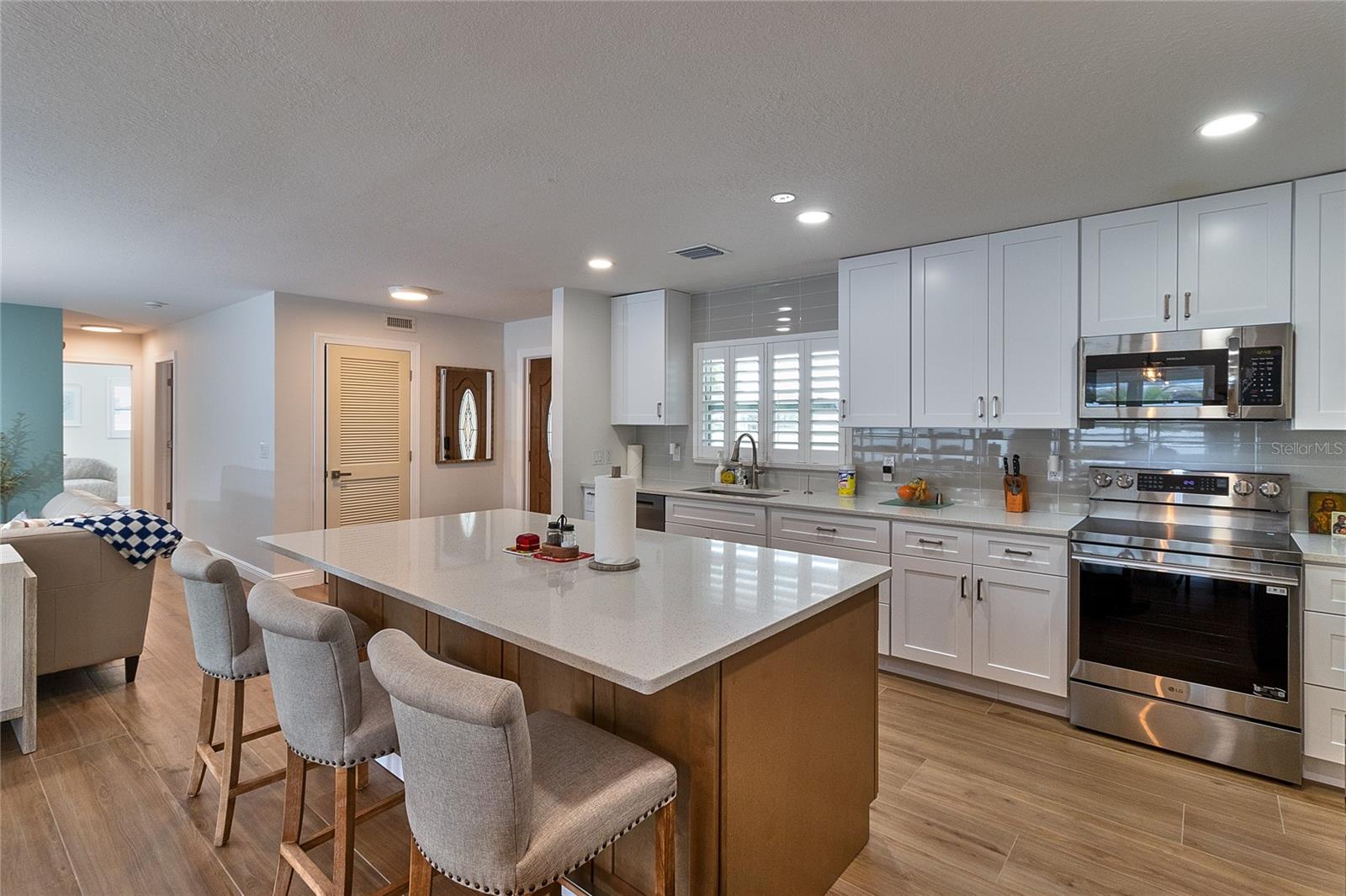 Listing photo id 17 for 4331 Harbor Hills Drive