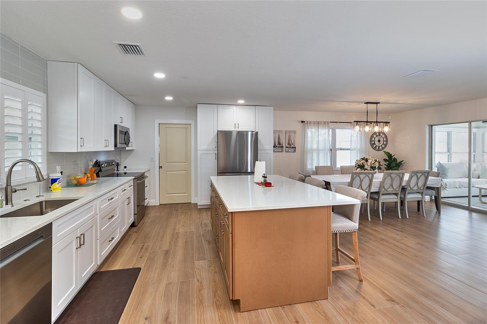 Listing photo id 18 for 4331 Harbor Hills Drive