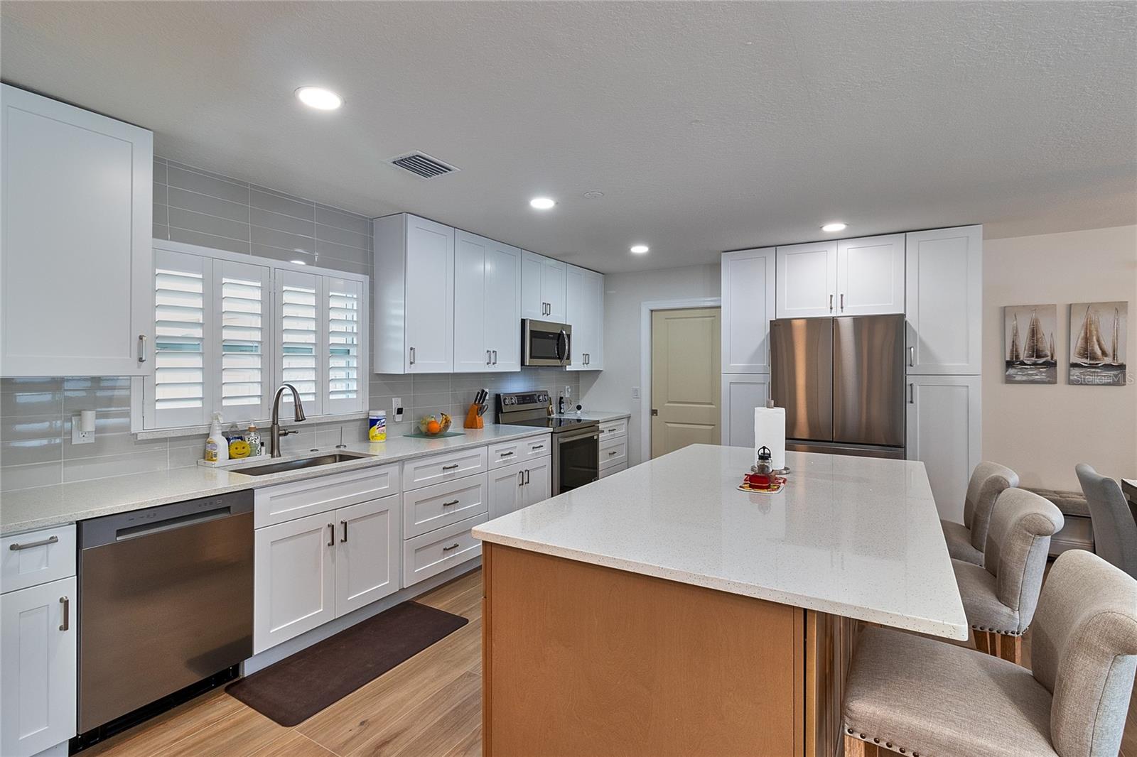 Listing photo id 19 for 4331 Harbor Hills Drive