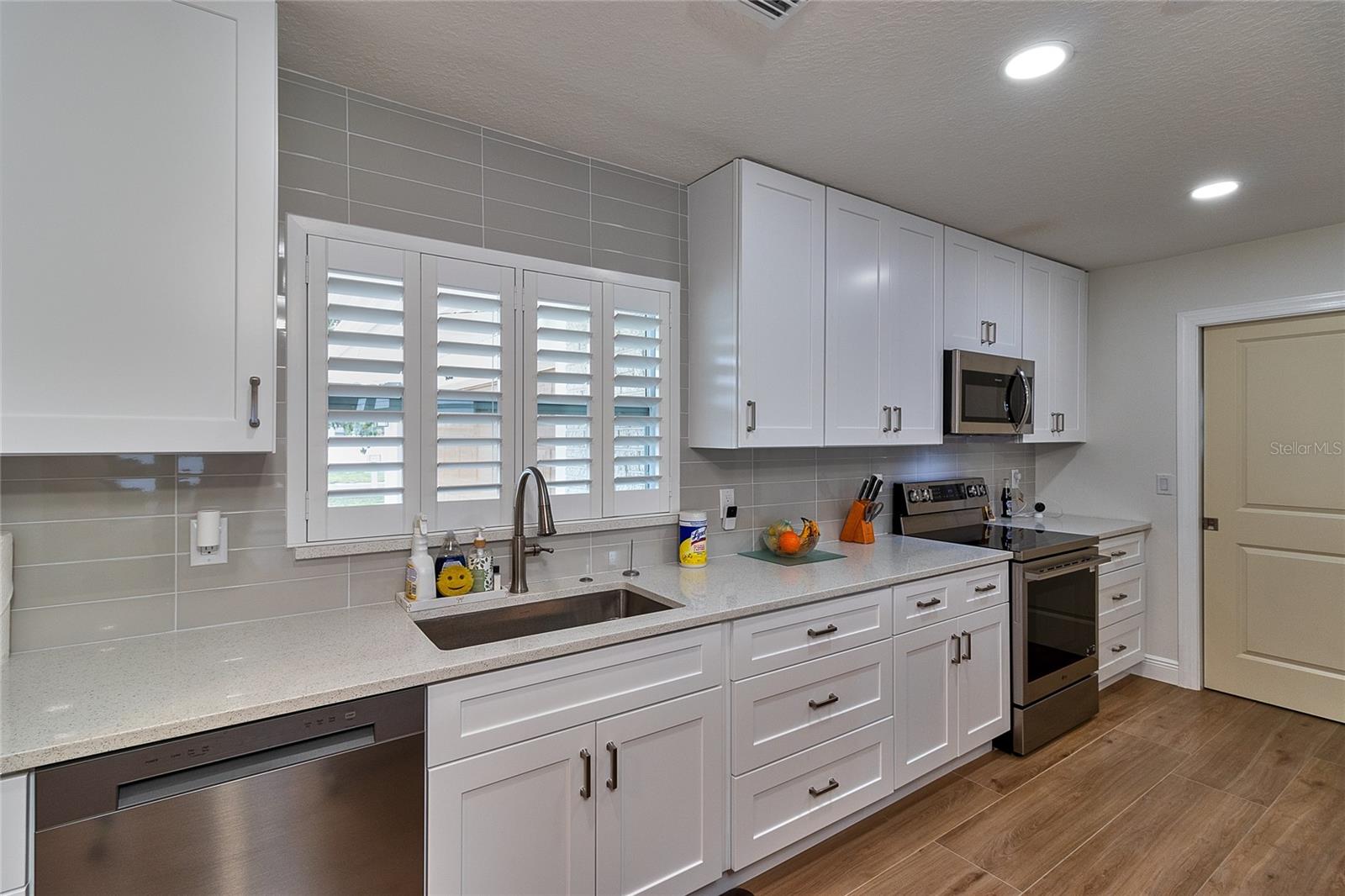 Listing photo id 20 for 4331 Harbor Hills Drive