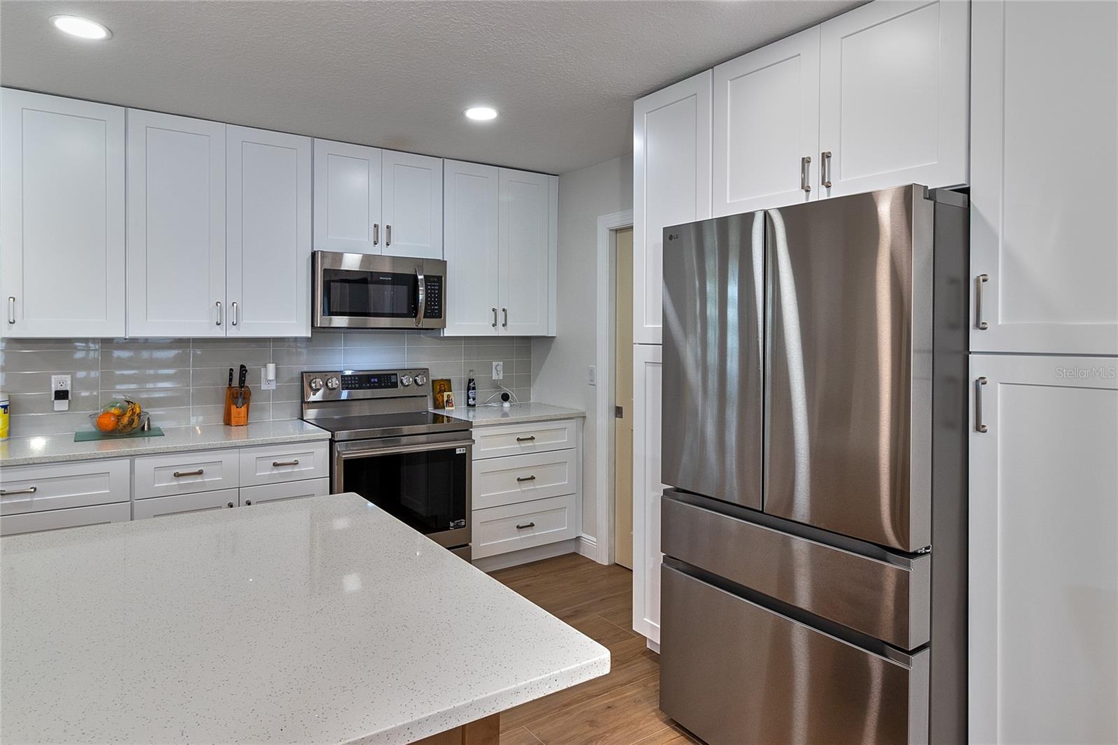 Listing photo id 23 for 4331 Harbor Hills Drive