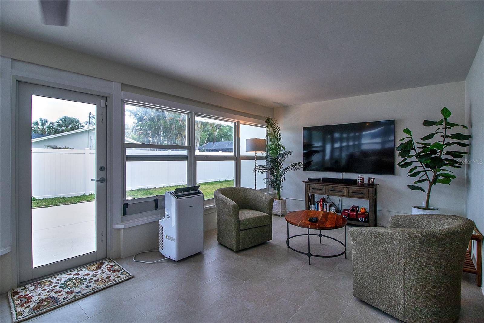 Listing photo id 34 for 4331 Harbor Hills Drive