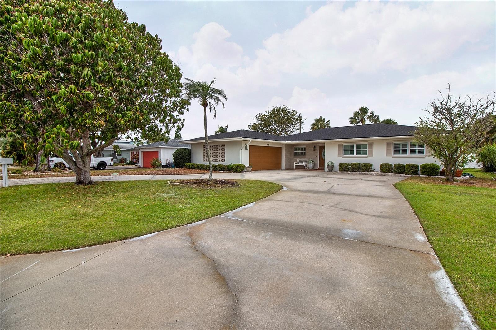 Listing photo id 3 for 4331 Harbor Hills Drive