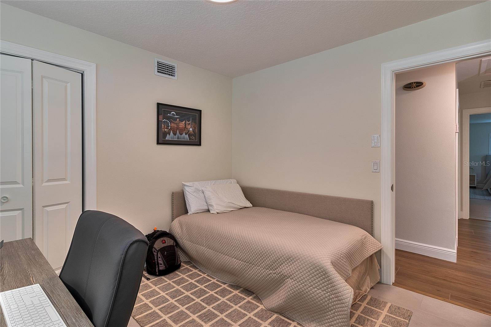 Listing photo id 52 for 4331 Harbor Hills Drive