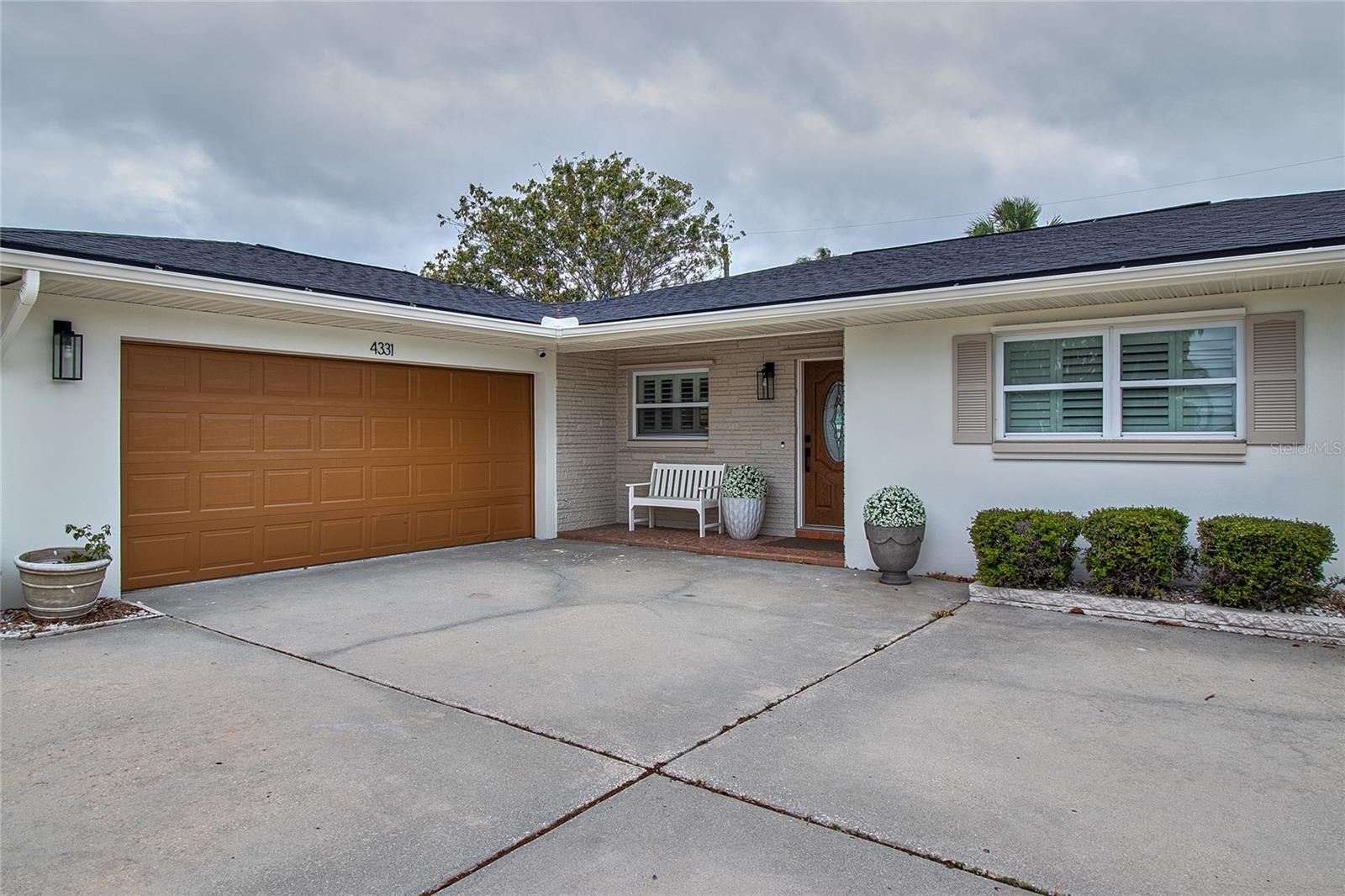 Listing photo id 4 for 4331 Harbor Hills Drive