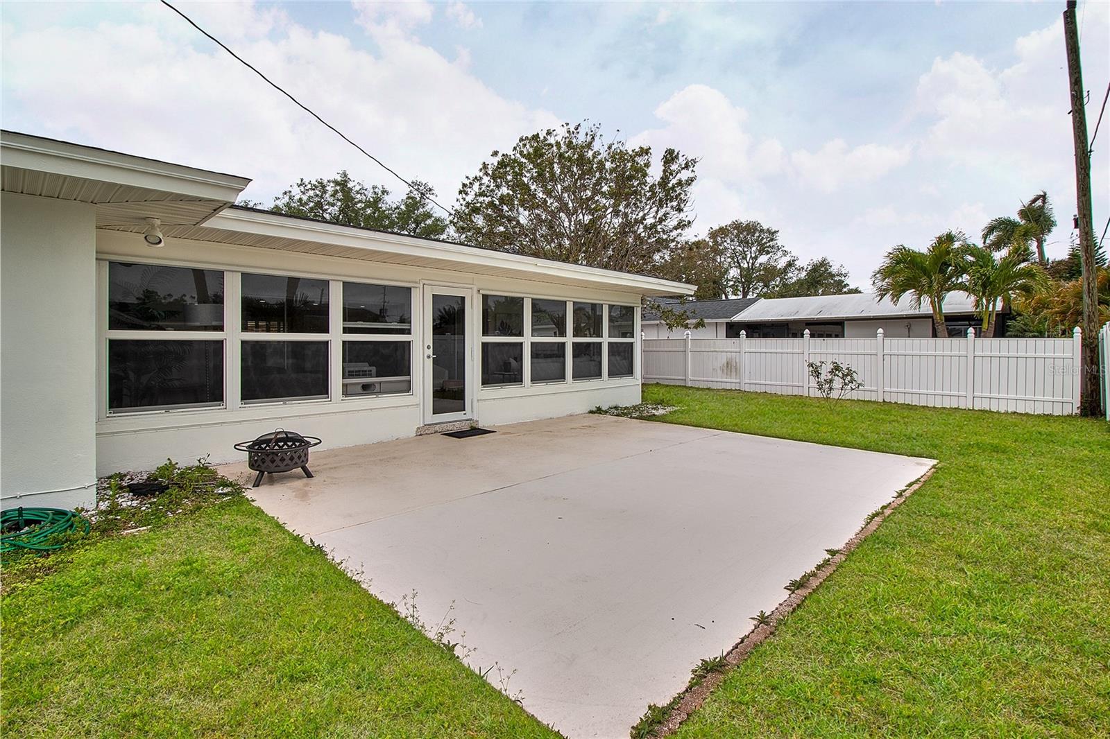 Listing photo id 59 for 4331 Harbor Hills Drive