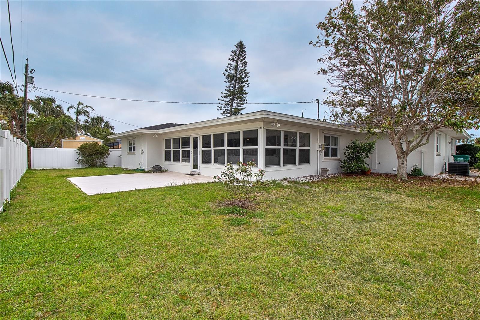 Listing photo id 61 for 4331 Harbor Hills Drive