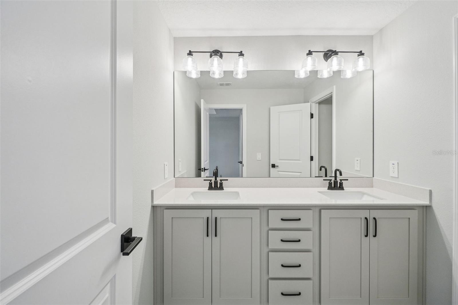 Image 18 of 34 For 7584 Deer Valley Circle