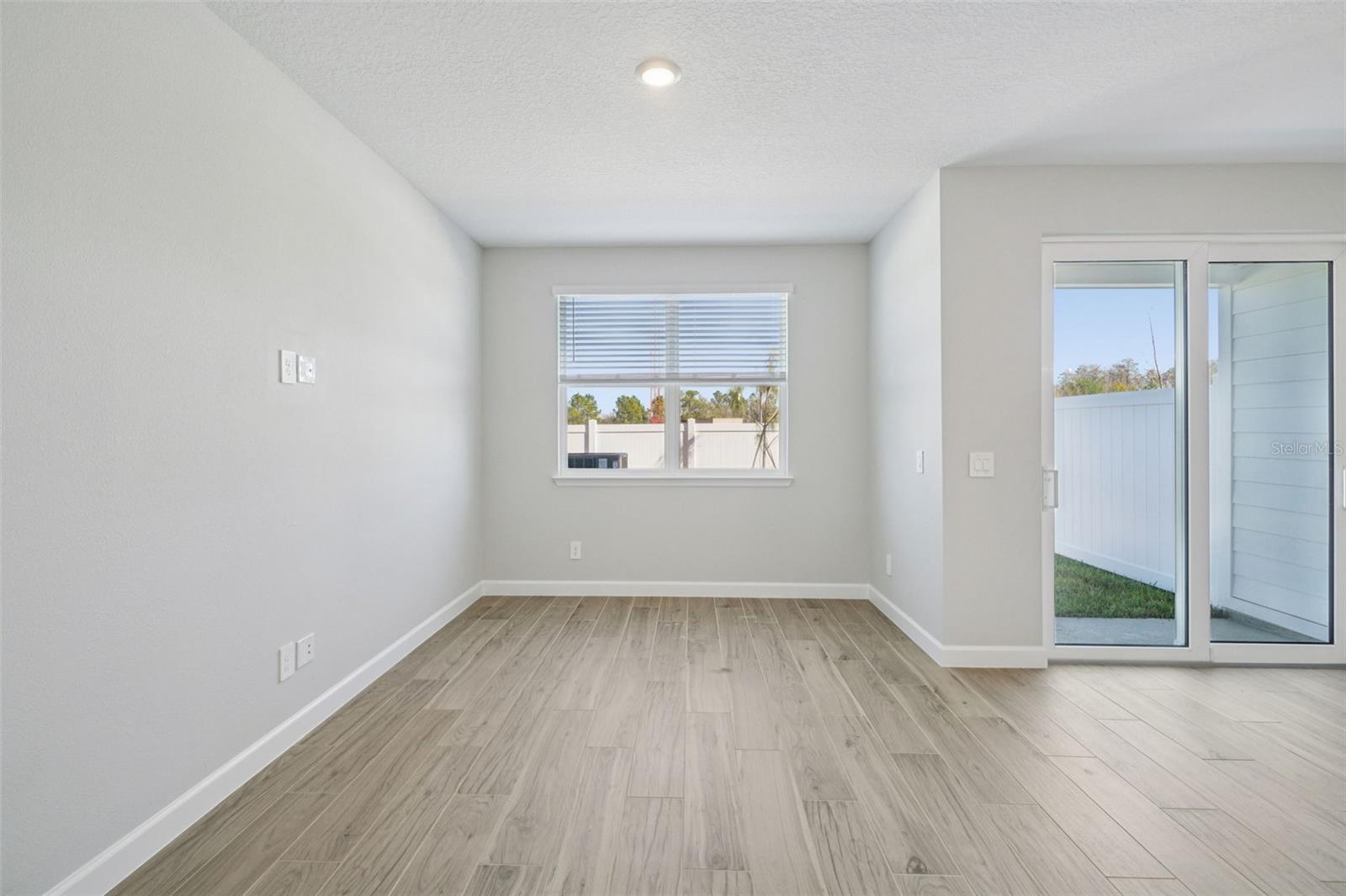 Image 4 of 34 For 7584 Deer Valley Circle